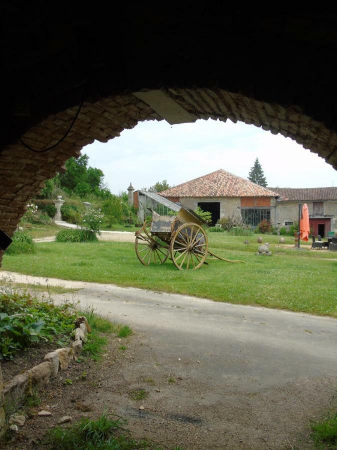 Eco Logis De Chantegrolle Champagne-Mouton Exterior foto